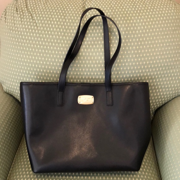 Michael Kors Handbags - Michael Kors Jet Set Tote Bag